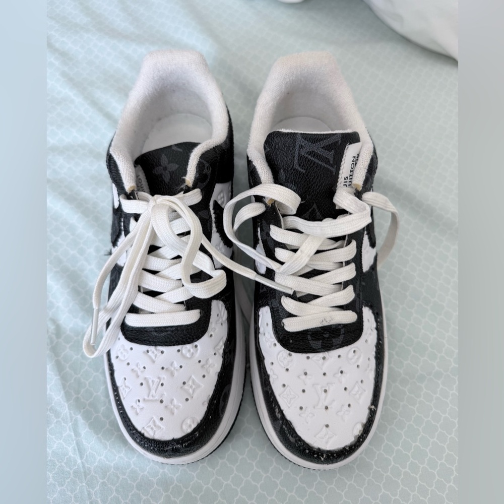 Woman Black & White Designer-Style Sneakers